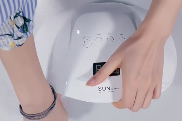 Как выбрать лампу для маникюра: советы для мастеров и любителей