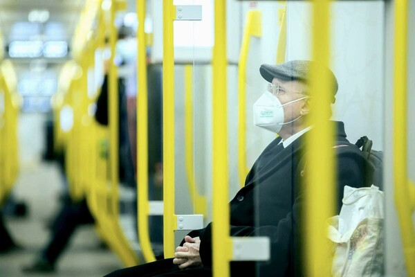 В Киеве хотят разрешить пользоваться транспортом только с вакциной или тестом