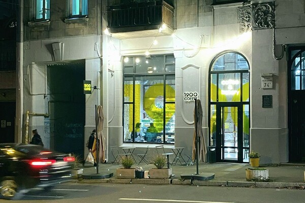 Фасад исторического дома в центре Киева отреставрировали владельцы заведения