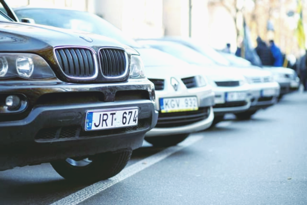 Владельцы «еврономеров» начали возвращать автомобили в Европу: зачем они это делают