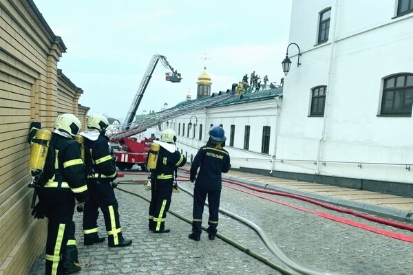 4 ноября случился пожар на территории Киево-Печерской лавры (фото, видео)
