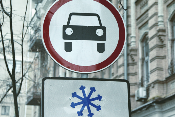 В Киеве появилось 400 новых дорожных знаков к «зимнему» сезону