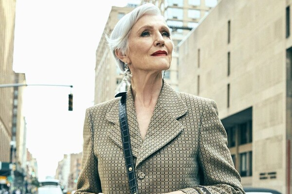 Мэй Маск посетила Киев и примерила одежду украинских брендов (видео)