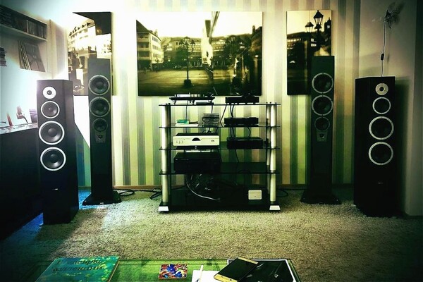 В центре Киева открылся новый шоурум с виниловыми пластинками