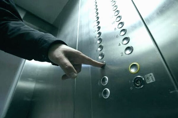 Киевлянин отремонтировал лифт в доме, а ЖЭК приписал себе заслуги 