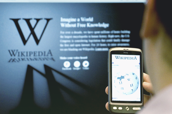 Создатель «Википедии» решил продать на NFT-аукционе первую редакцию энциклопедии