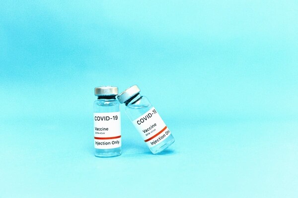 Google призывает вакцинироваться от коронавируса через новый дудл