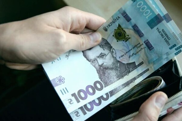 1000 грн за вакцинацию начнут присылать на карты не с 19 декабря: новые даты