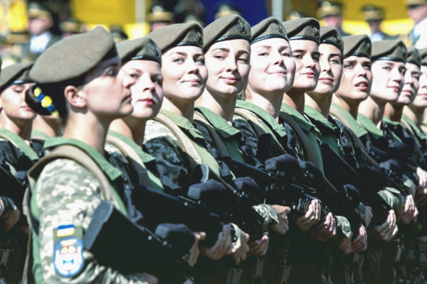 Обучение по желанию и цифровизация: кому из женщин надо будет встать на военный учет 