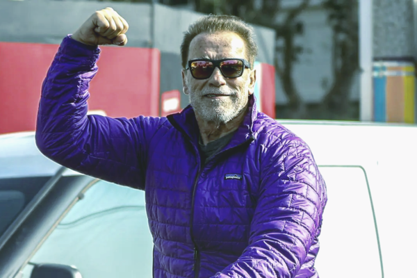 Арнольд Шварценеггер подарил бездомным 25 домов в Лос-Анджелесе