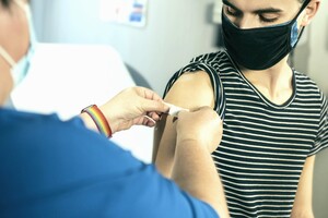 Журналисты нашли украинца, который сделал 18 прививок от коронавируса