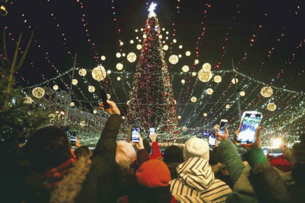 В Киеве тысячи людей встретили Новый год на Софийской площади: как это было (фото)