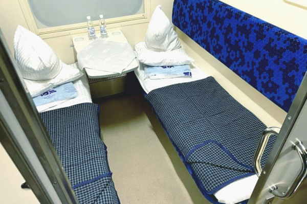 «Укрзализныця» пополнилась новыми спальными вагонами: как они выглядят