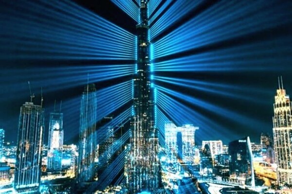 Световое новогоднее шоу на здании Burj Khalifa от украинцев 