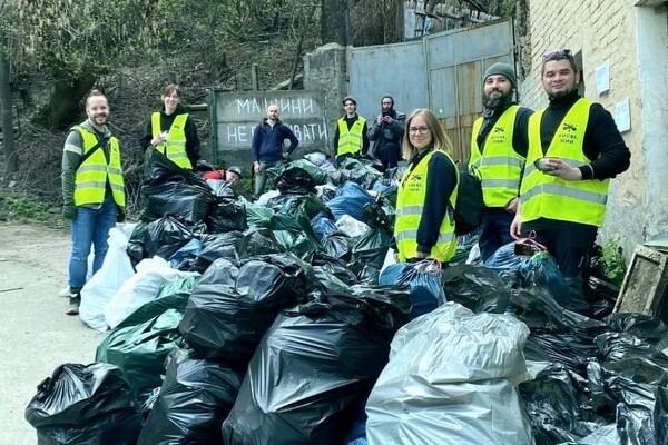 Как в 2021 году активисты убирали Киев 