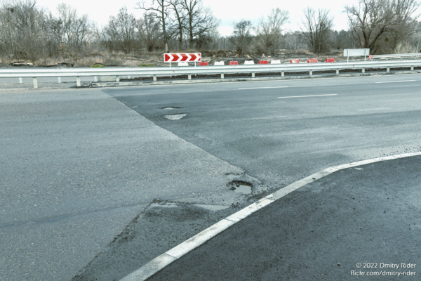 В Киеве на новом участке Большой Окружной дороги уже появились ямы