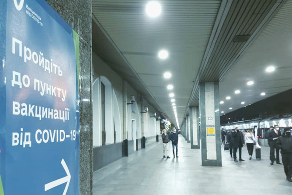 В Украине возобновили работу пункты и центры массовой вакцинации от COVID 