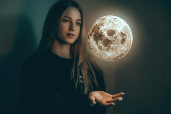 Полнолуние в январе 2022: дата Волчьей луны и влияние на человека