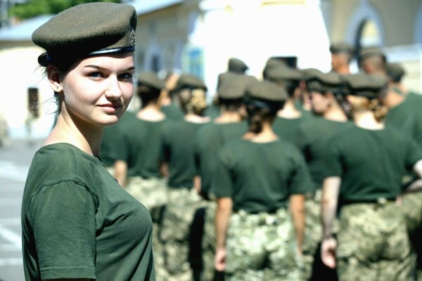 Зеленский отреагировал на петицию о венном учете для женщин