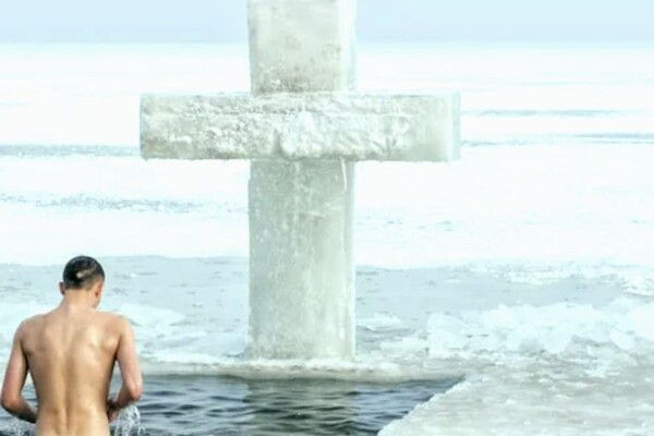 Киевские спасатели рассказали, как правильно купаться на Крещение (видео)