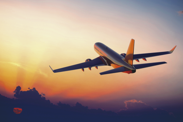 Стали известны авиакомпании-лидеры  по числу полетов в небе Украины