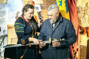 В Украину хотят привезти меч гетмана Петра Сагайдачного