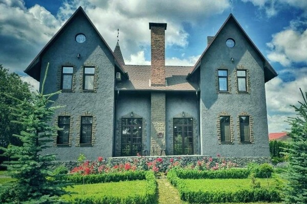 Замок под Киевом выставили на продажу 