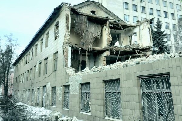 В Киеве на Соломенке сносят очередное историческое здание (фото)