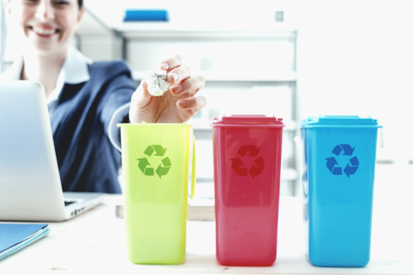 В Киеве открылся еще один бесплатный пункт приема вторсырья: что туда можно приносить