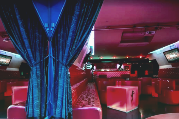 Вместо бомбоубежища в центре Киева неожиданно обнаружили стрип-клуб