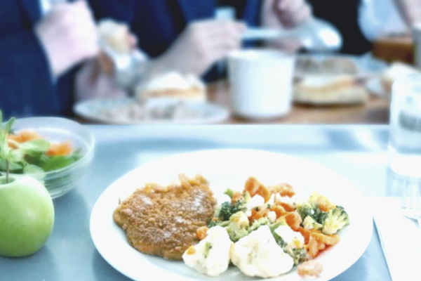 Стало известно, сколько стоят школьные обеды в разных районах Киева 