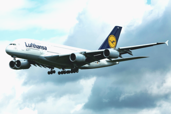 Самолеты авиакомпании Lufthansa вернулись на ночевку  в Киев, но по сокращенному времени