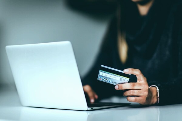 В 2021 году аферисты украли 700 миллионов долларов в Сети