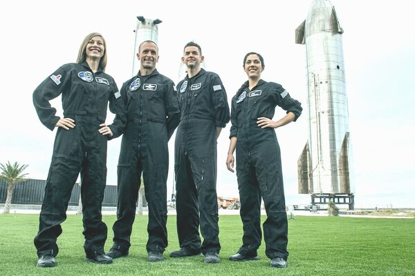 SpaceX впервые отправит в космос непрофессионалов 