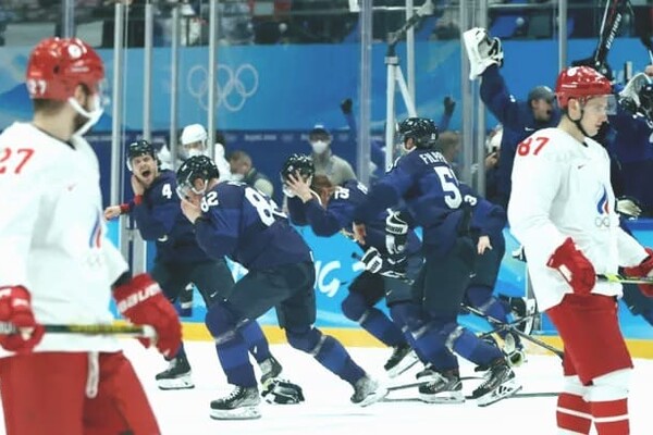 Сборная Финляндии по хоккею победила команду России и посвятила результат Украине 