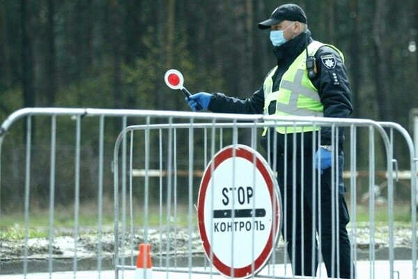 В Украине официально вводят режим ЧП 