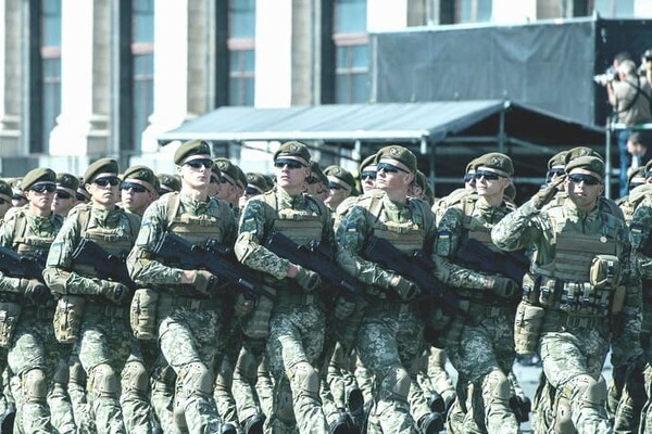 ЧП в Украине заменили на военное положение: что это значит