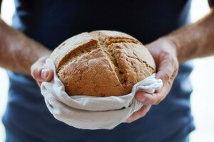 Мешканцям Київської області почали розвозити безплатний хліб