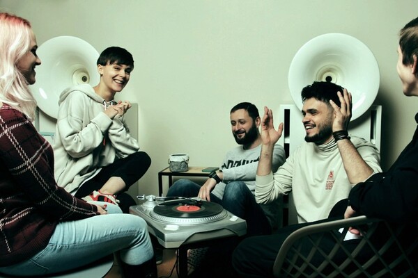 Украинские дизайнеры создали хаб, чтобы поддержать волонтерские проекты