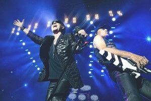 Группа Scorpions поддержала Украину на концерте в Израиле (видео)