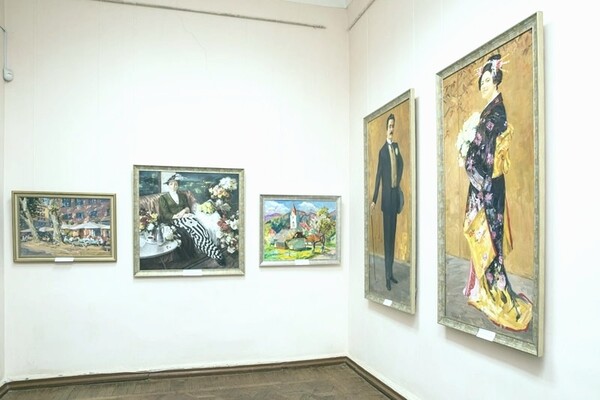 У Києві відкрилася виставка картин на честь української оперної співачки Крушельницької