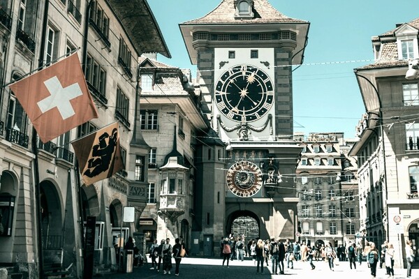 Швейцария ужесточает правила социальной помощи беженцам из Украины 