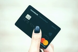 Восени Monobank підніме тариф на зняття готівки з картки