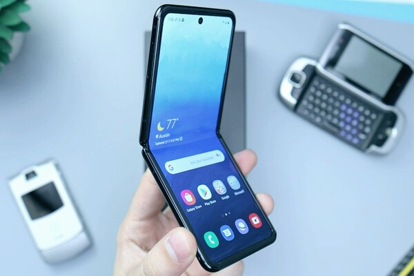 Samsung планує працювати над смартфоном із 