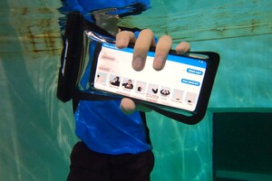 Исследователи придумали, как обмениваться сообщениями на телефоне под водой (видео)