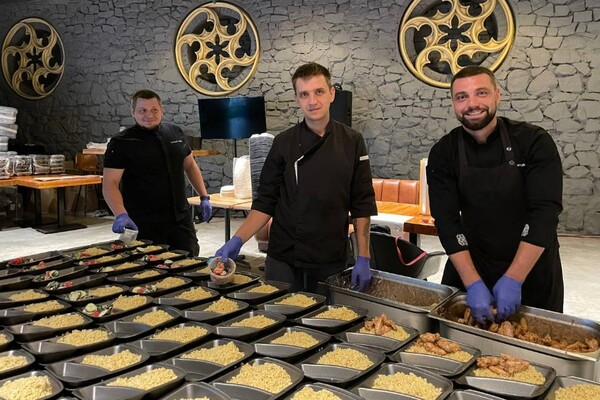 Город смелых: разные истории разных людей, объединенных обедами 