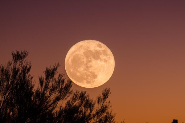 Новолуние и полнолуние в октябре 2022: дата и влияние на человека