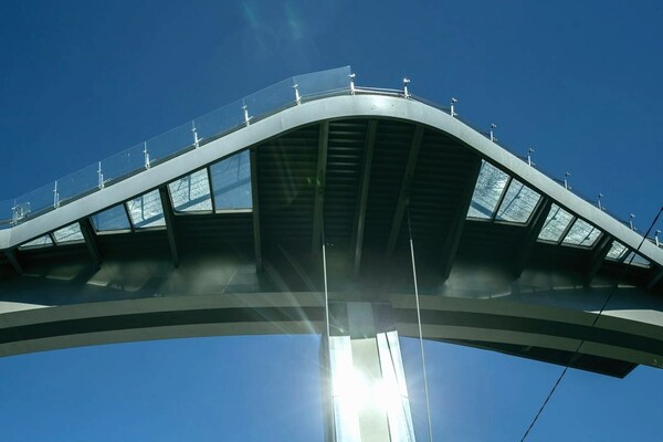 Как в сети шутят о ракетном ударе по мосту Кличко в Киеве 