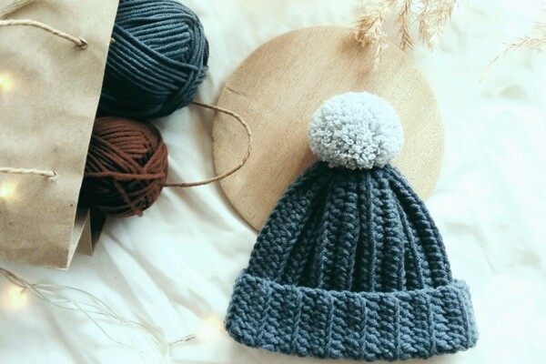 Украинцам предлагают вязать для военных теплые вещи 