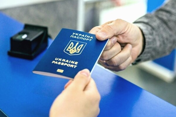 Как продлить загранпаспорт в Украине и вклеить фото ребенка в загранпаспорт